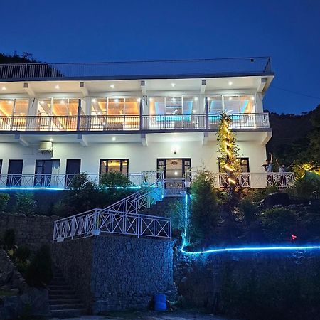 Hotel On The Rocks Kasauli Exterior foto
