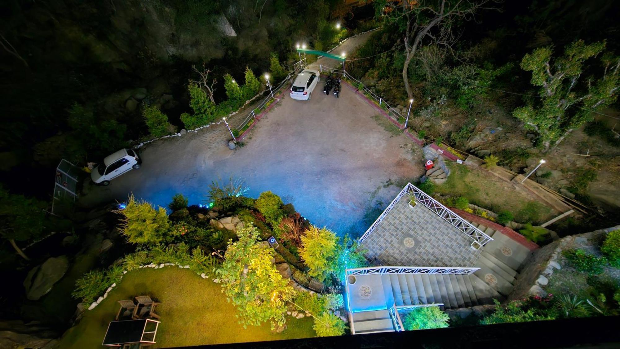 Hotel On The Rocks Kasauli Exterior foto