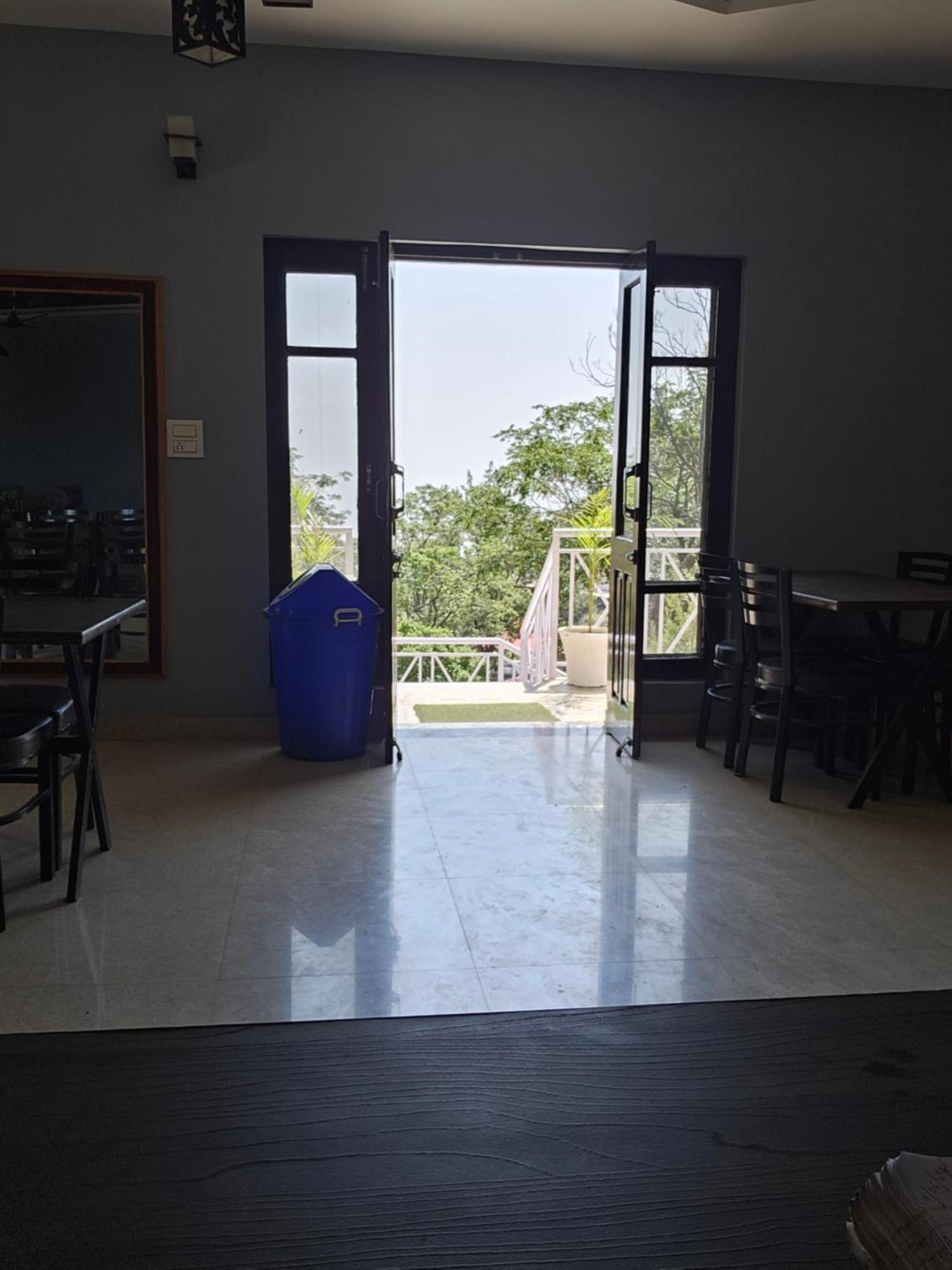 Hotel On The Rocks Kasauli Exterior foto