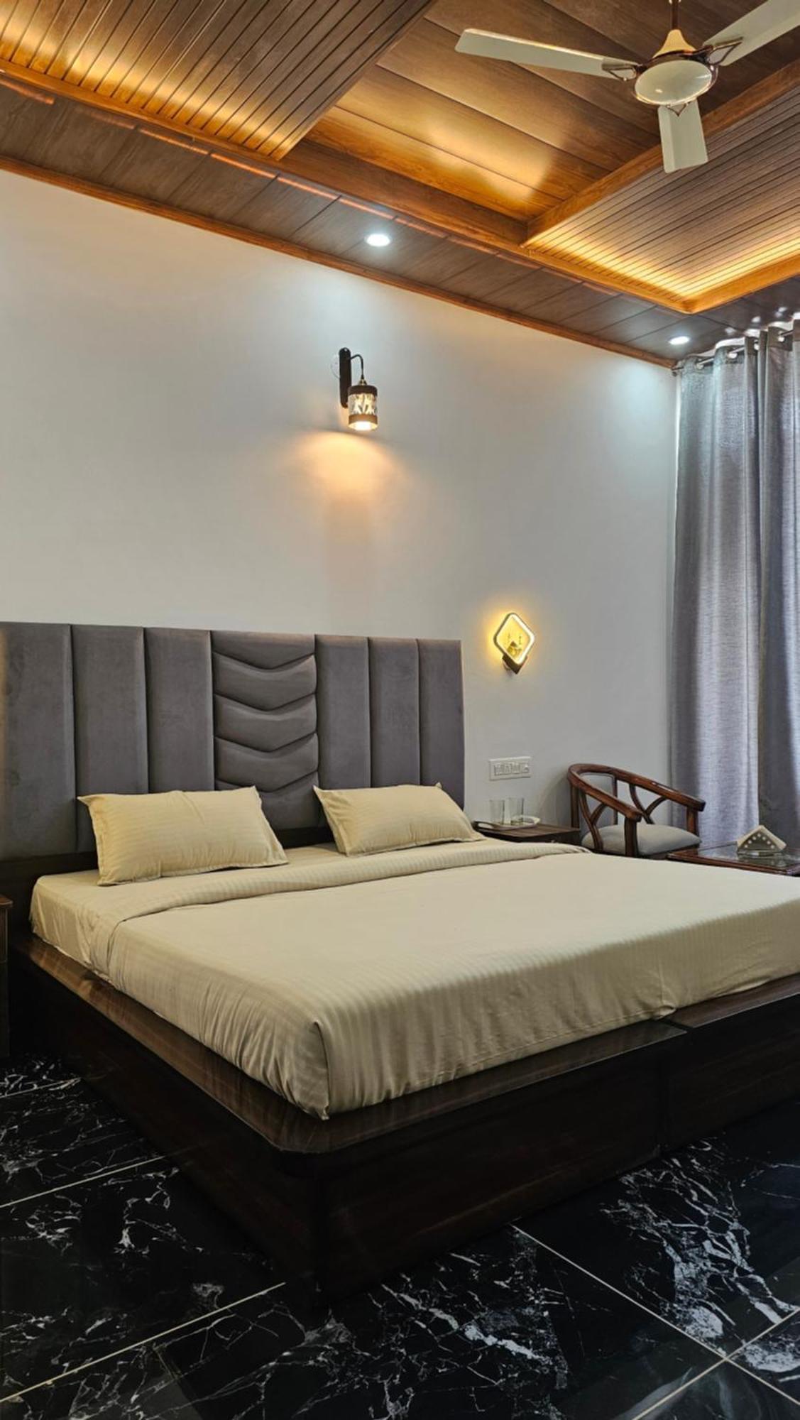 Hotel On The Rocks Kasauli Exterior foto