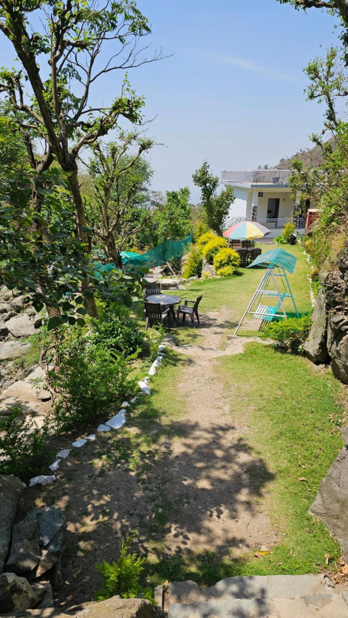 Hotel On The Rocks Kasauli Exterior foto