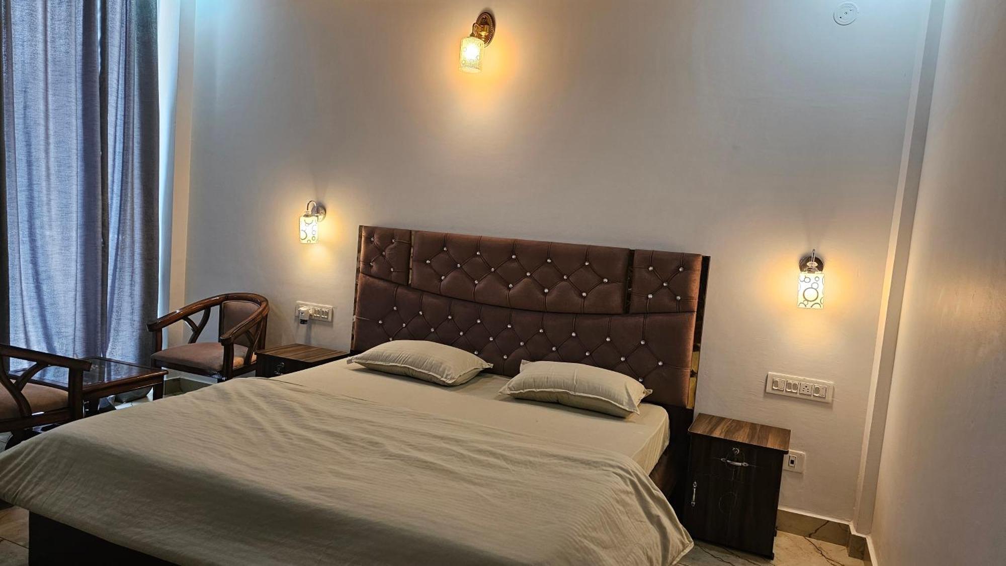 Hotel On The Rocks Kasauli Exterior foto