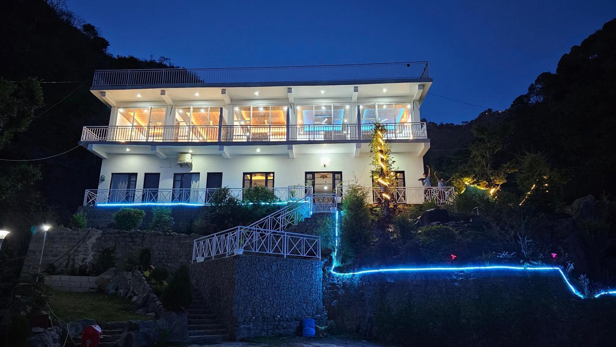 Hotel On The Rocks Kasauli Exterior foto