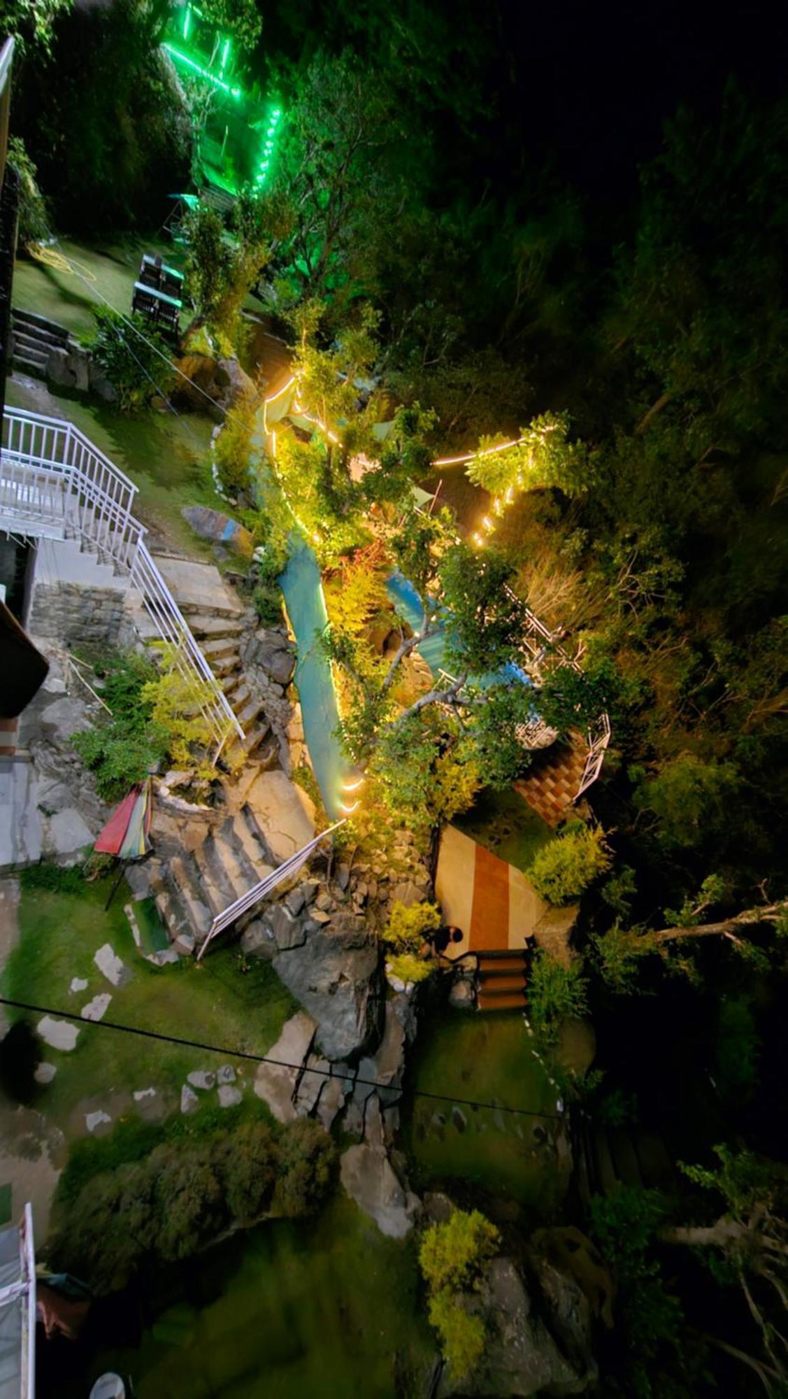 Hotel On The Rocks Kasauli Exterior foto
