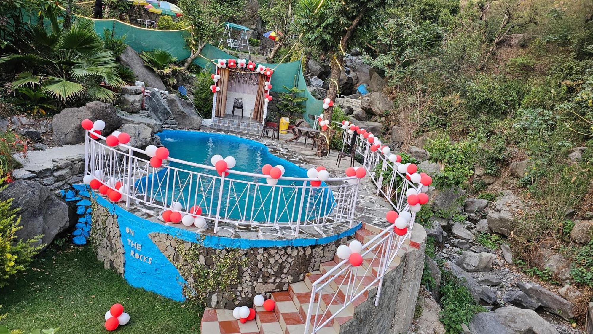 Hotel On The Rocks Kasauli Exterior foto