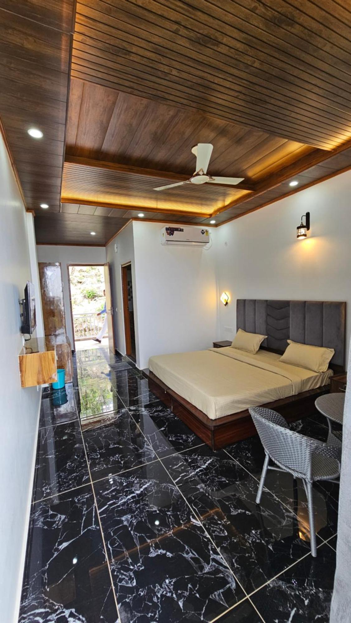Hotel On The Rocks Kasauli Exterior foto